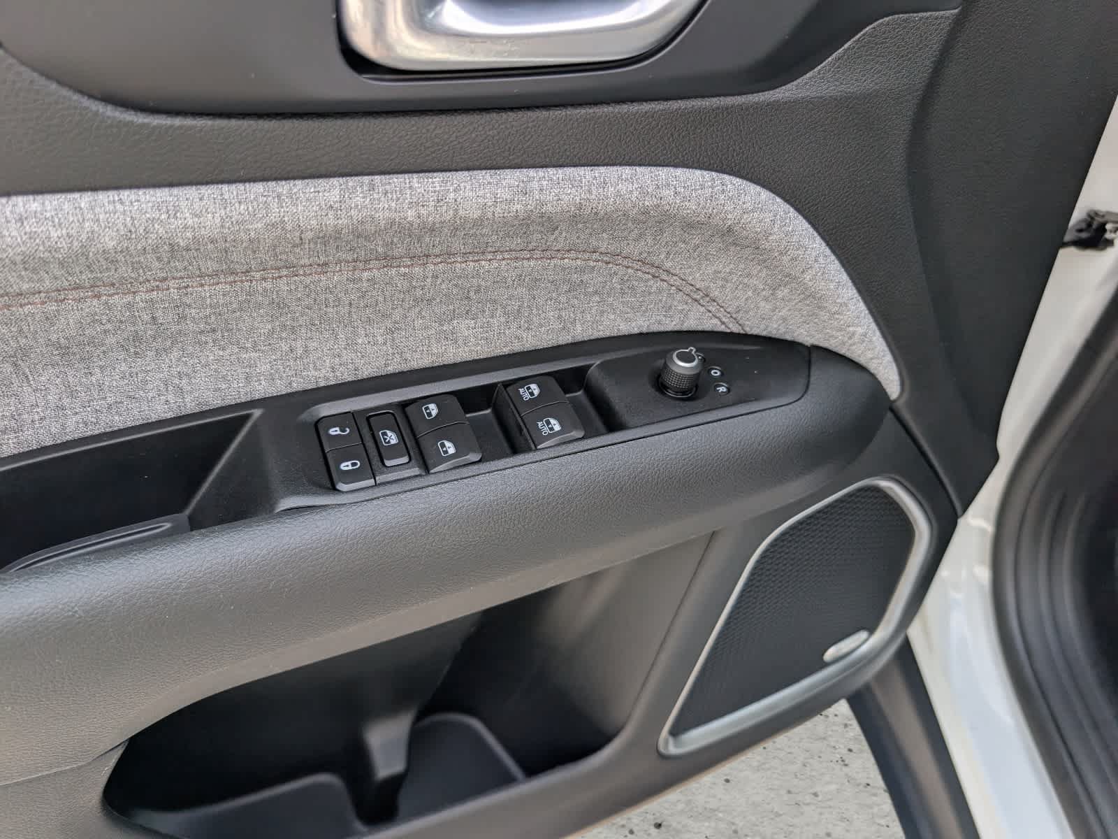 Used 2022 Jeep Compass Latitude w/ Sun and Sound Group AWD/4WD image 20