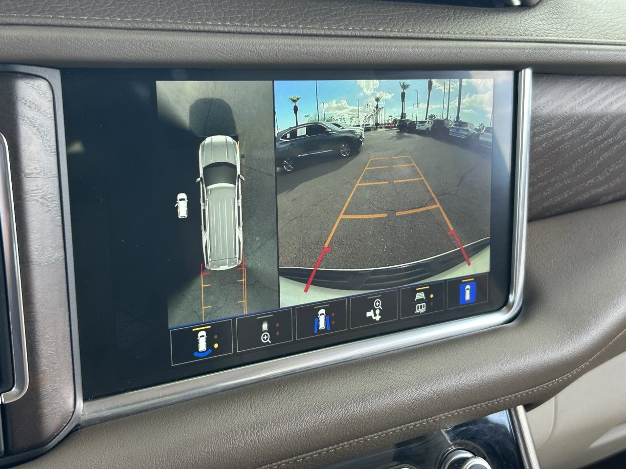 Used 2022 GMC Yukon Denali w/ Denali Premium Package AWD/4WD image 35