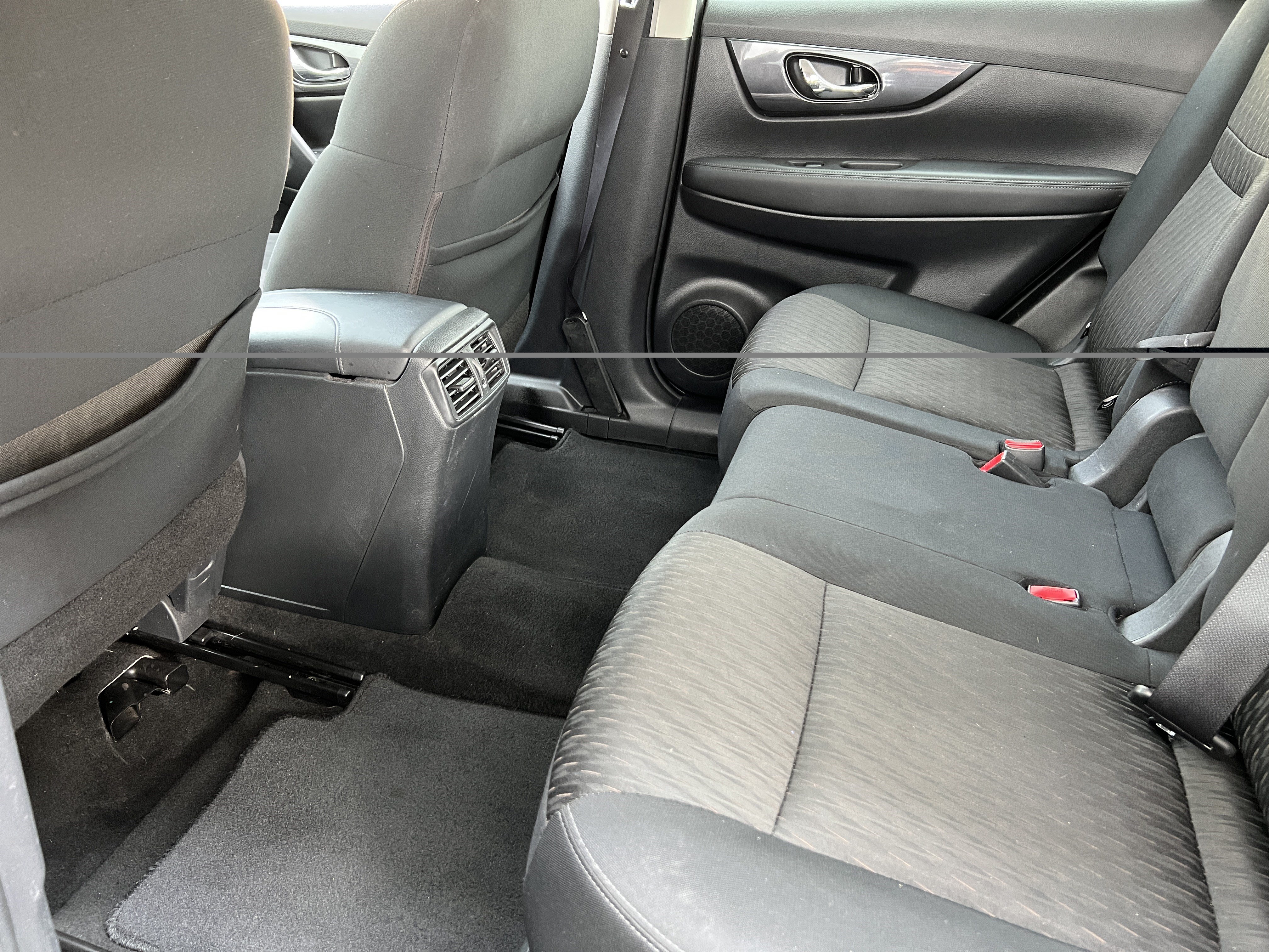 Used 2017 Nissan Rogue SV AWD/4WD image 15