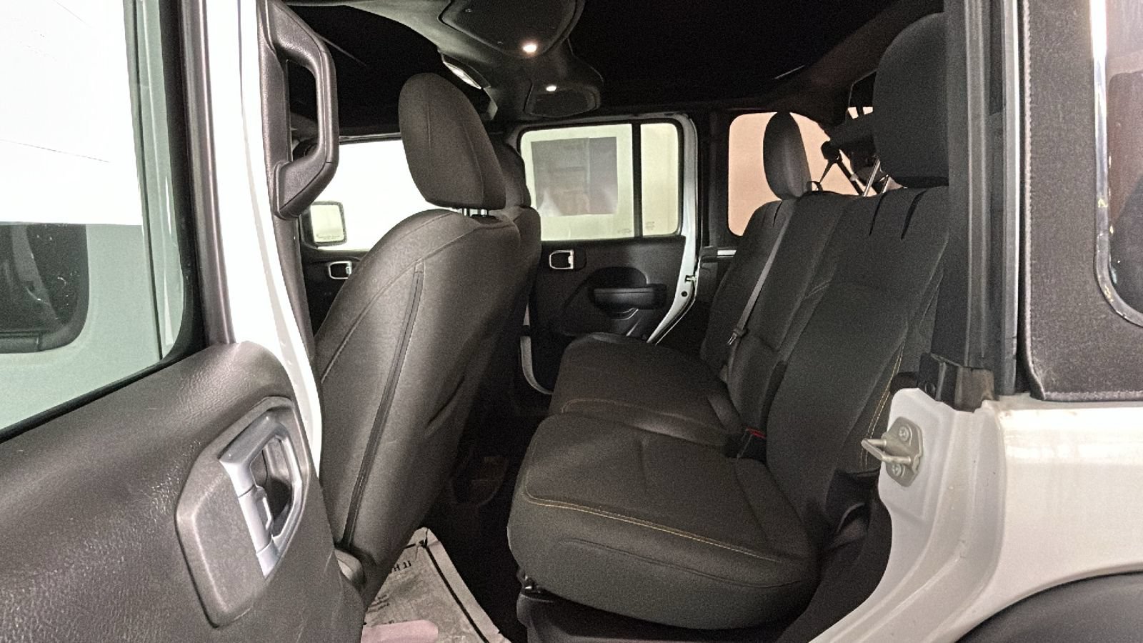 Used 2024 Jeep Wrangler Unlimited AWD/4WD image 31