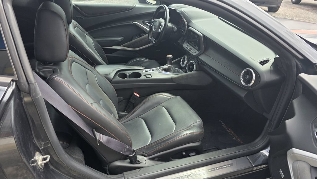 Used 2017 Chevrolet Camaro LT RWD image 6