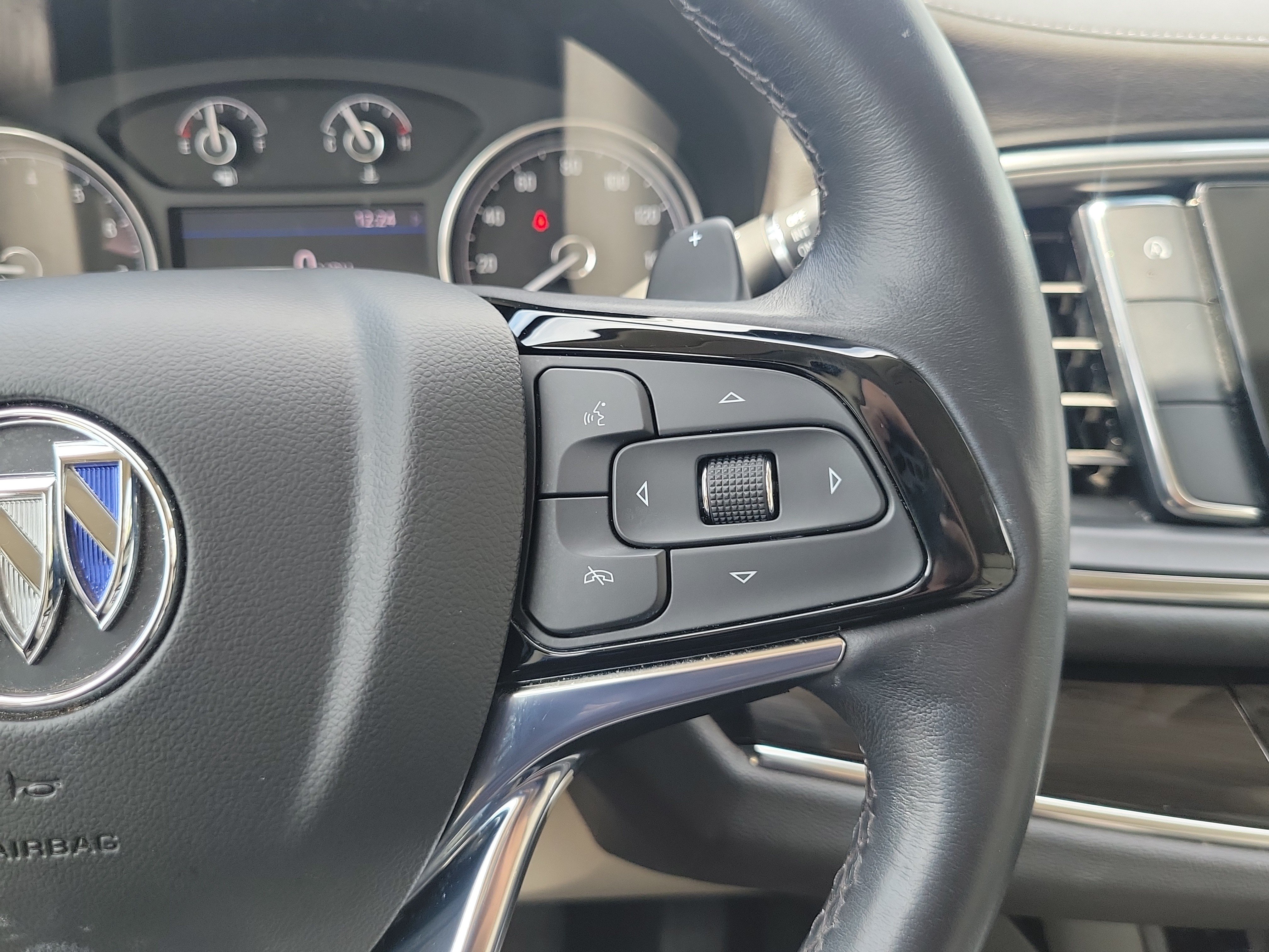 Used 2022 Buick Enclave Essence FWD image 21