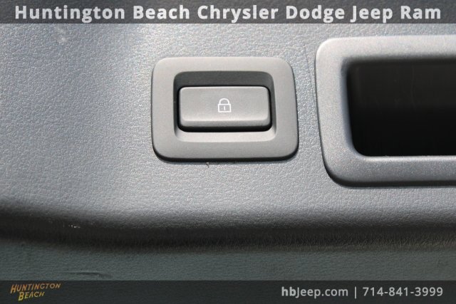 Used 2023 MAZDA MAZDA3 s image 39