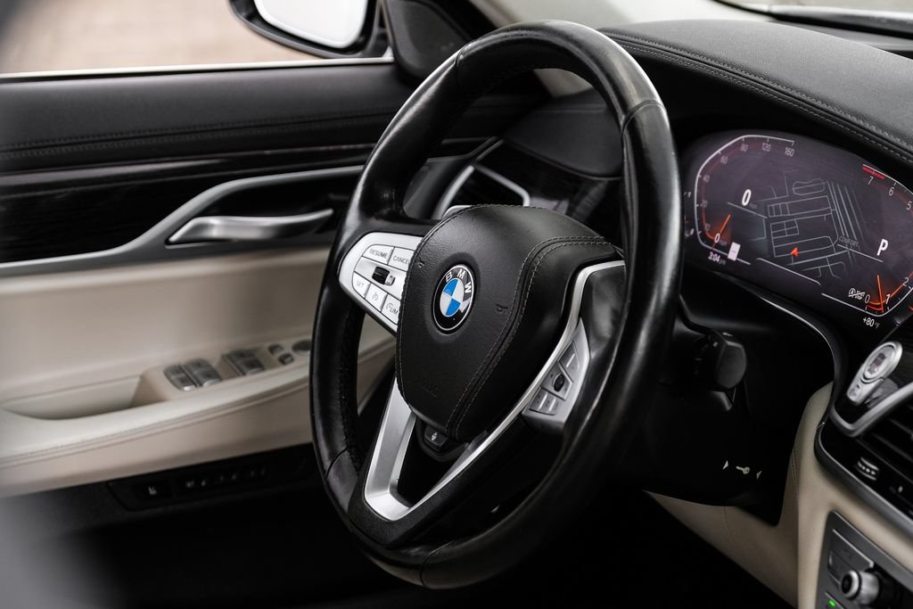 Used 2020 BMW 740i w/ Premium Package RWD image 12
