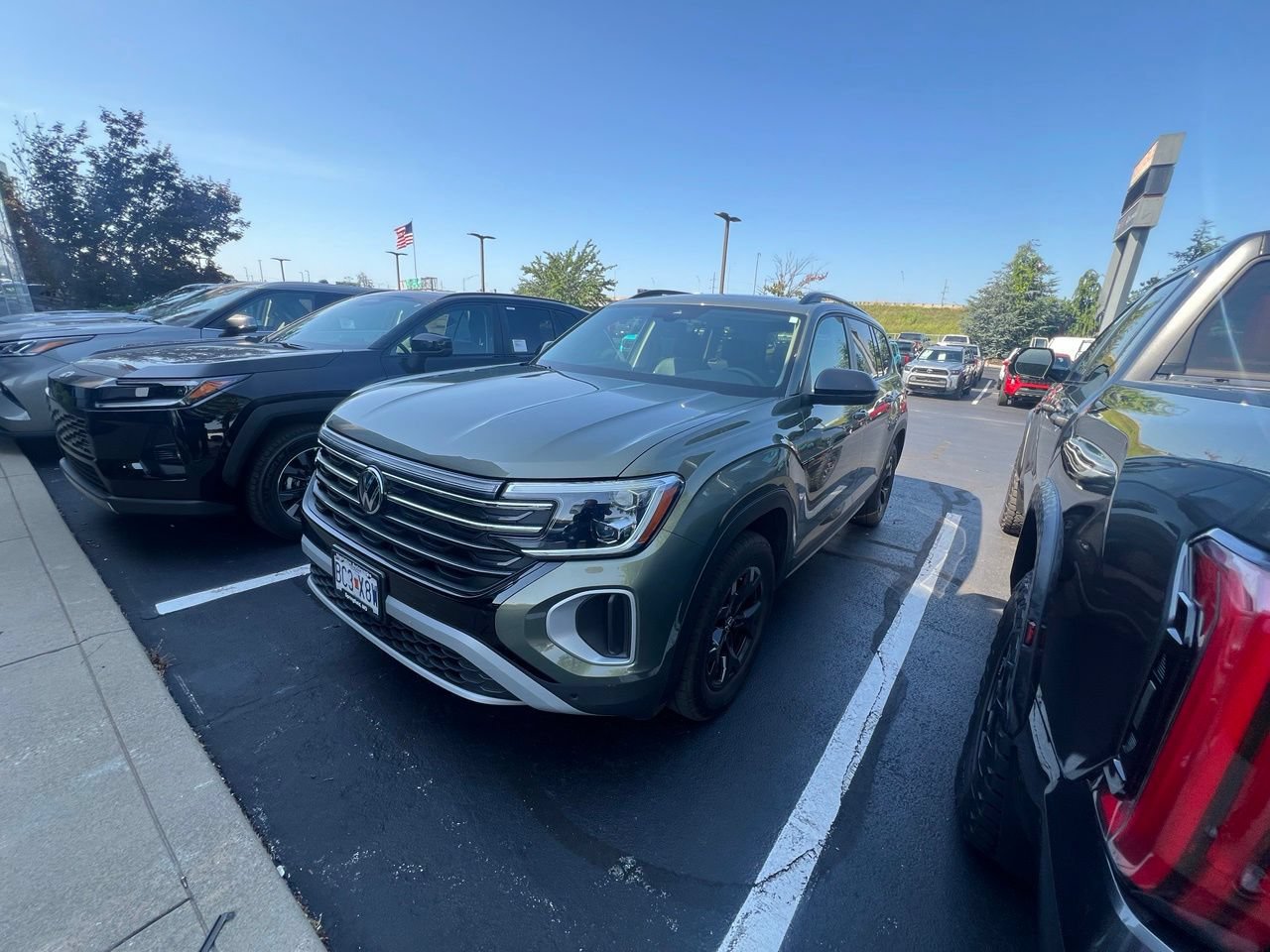 Used 2024 Volkswagen Atlas Peak Edition SE AWD/4WD image 3