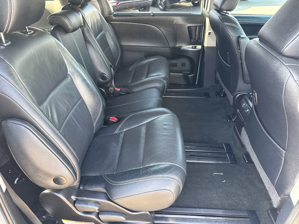 Used 2017 Toyota Sienna SE Premium image 15