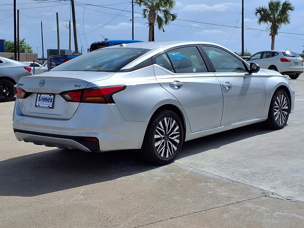Used 2024 Nissan Altima 2.5 SV FWD image 8