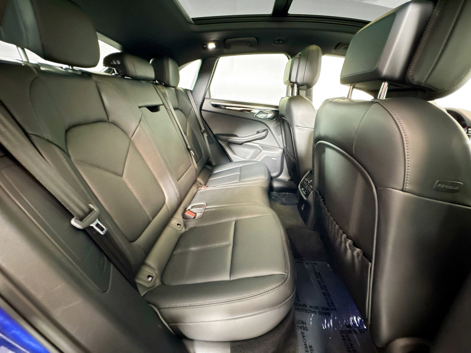 Certified 2025 Porsche Macan image 22