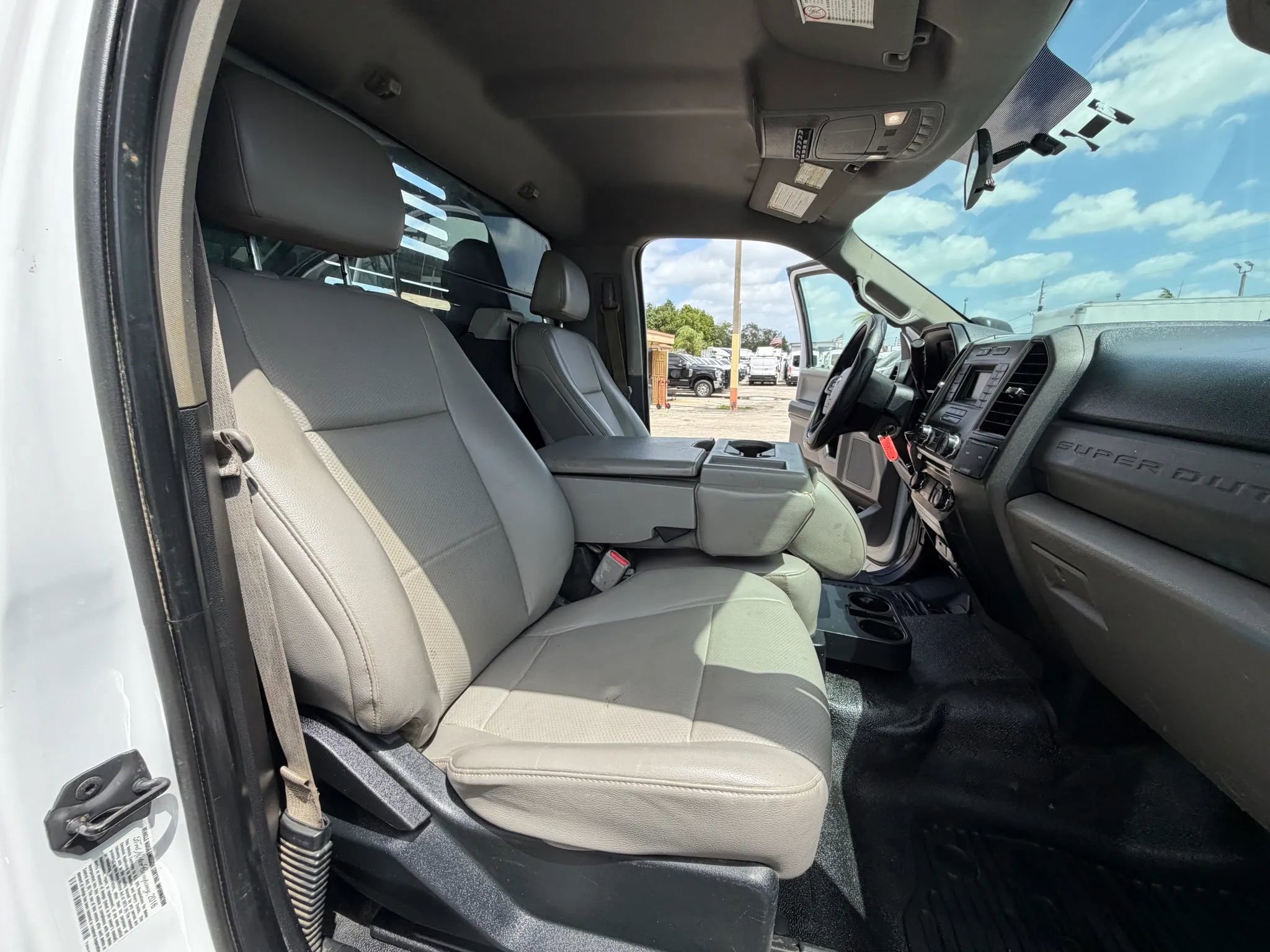 Used 2017 Ford F550 2WD Regular Cab Super Duty image 9