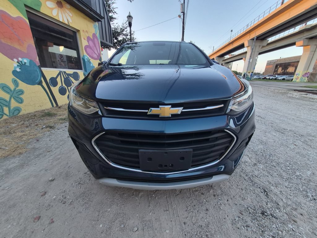 Used 2019 Chevrolet Trax LT w/ LT Convenience Package AWD/4WD image 3