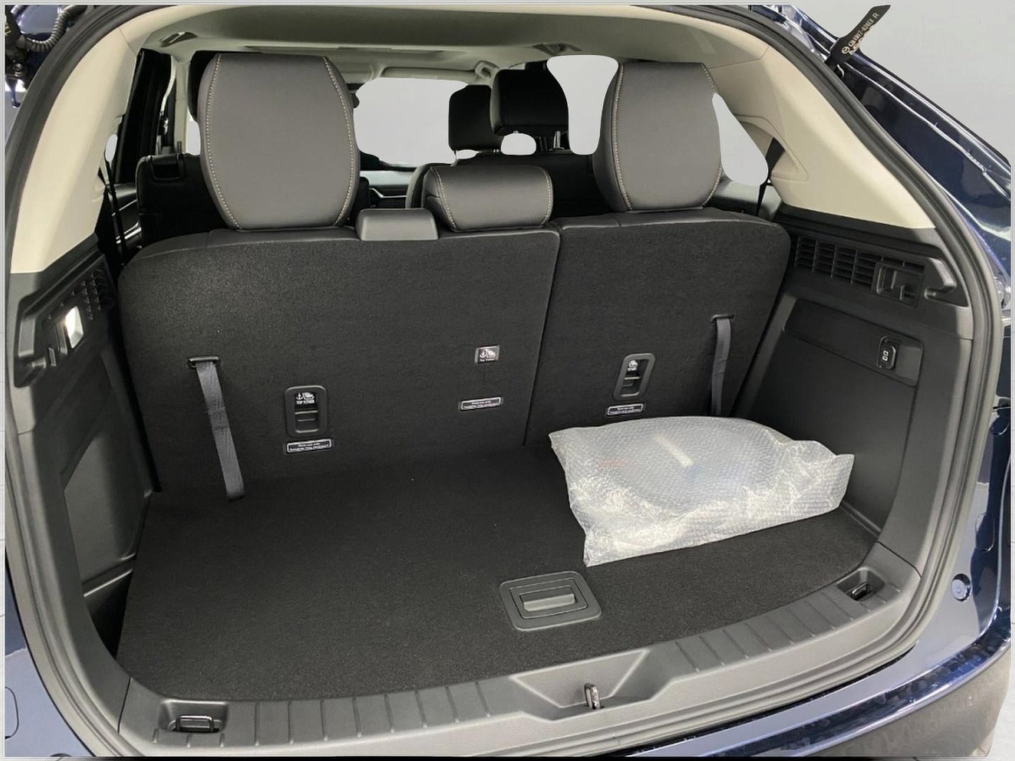 New 2025 MAZDA CX-90 Plug-In Hybrid w/ Preferred AWD/4WD image 38