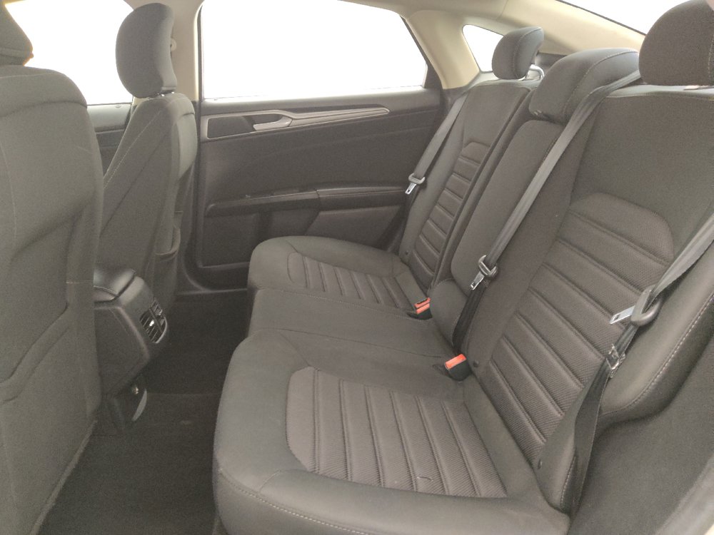 Used 2019 Ford Fusion SE FWD image 18