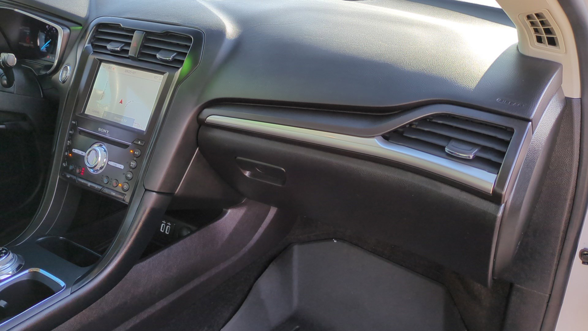 Used 2020 Ford Fusion Titanium image 33