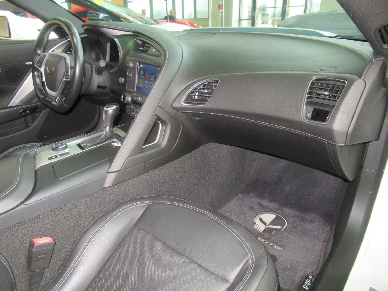 Used 2019 Chevrolet Corvette Z06 RWD image 11