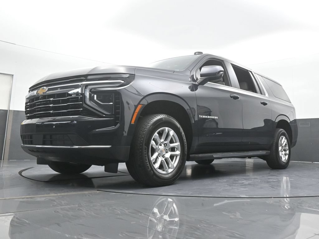 Used 2025 Chevrolet Suburban LT RWD image 69