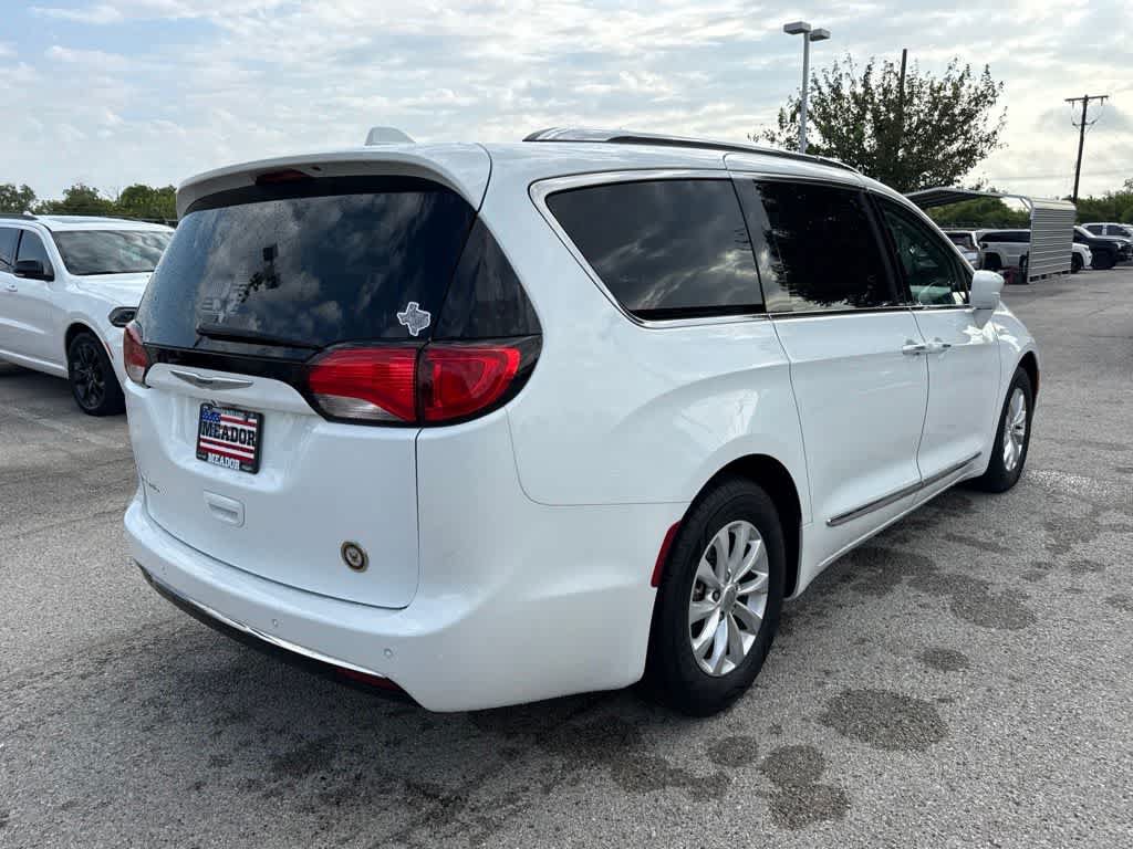 Used 2019 Chrysler Pacifica Touring-L FWD image 5