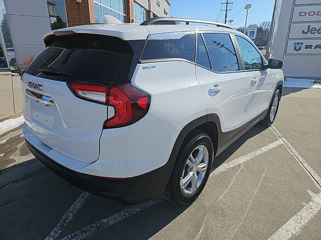 Used 2022 GMC Terrain SLE w/ Driver Convenience Package image 11