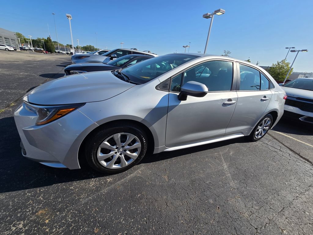 Used 2025 Toyota Corolla LE FWD image 5