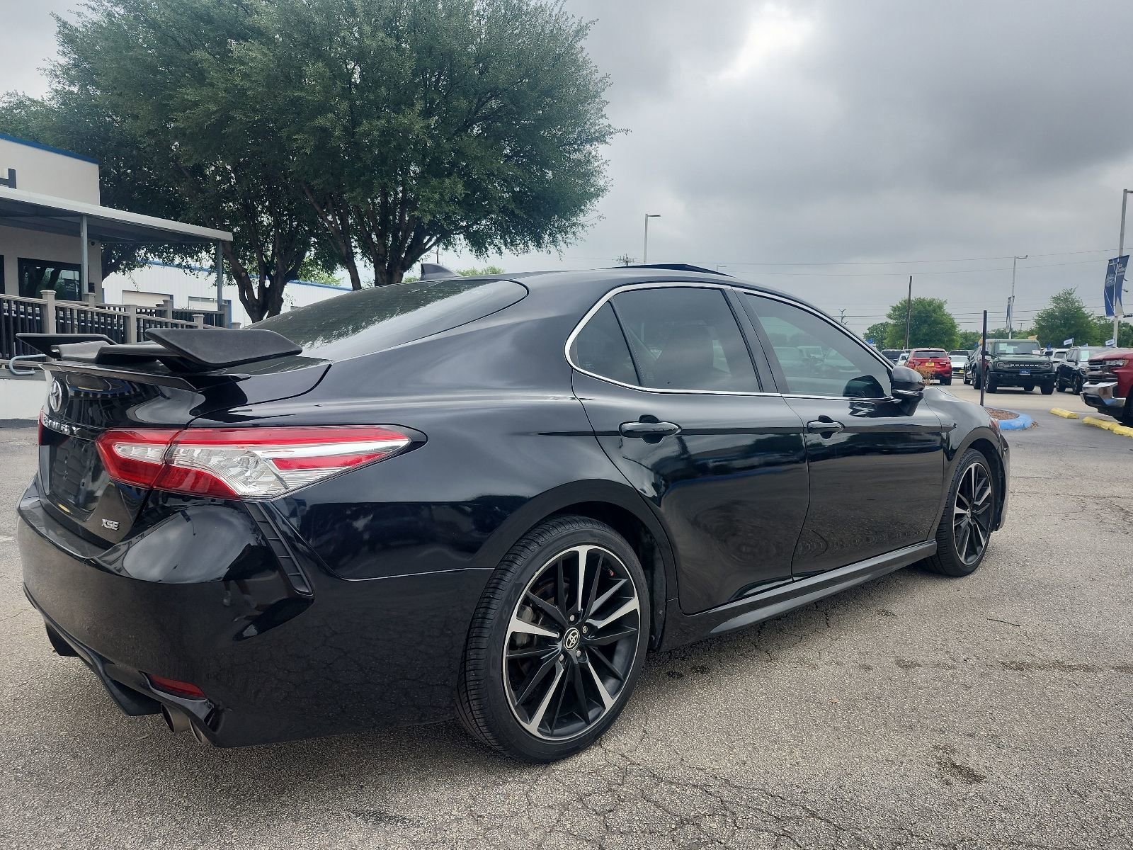 Used 2020 Toyota Camry XSE FWD image 3