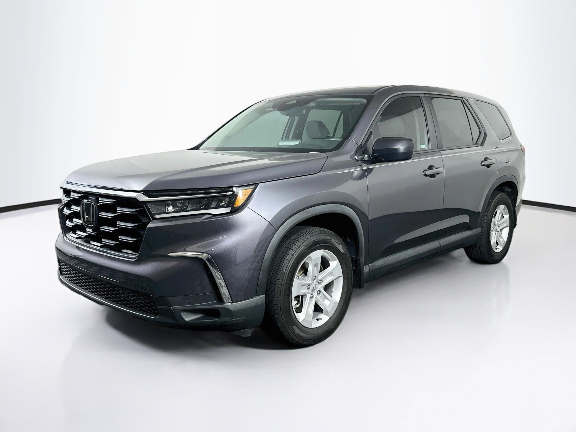 Used 2023 Honda Pilot LX image 3