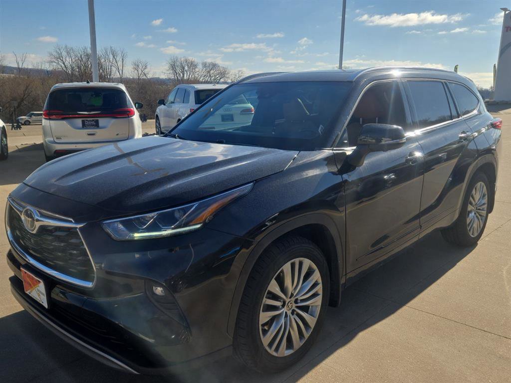 Used 2023 Toyota Highlander Platinum image 5