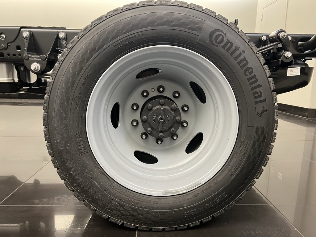 New 2026 Ford F550 4x4 Regular Cab Super Duty image 7