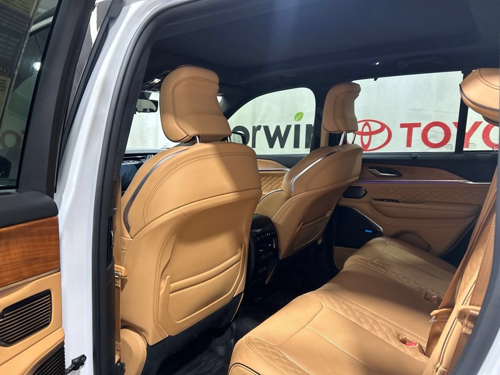 Used 2023 Jeep Grand Cherokee Summit AWD/4WD image 20