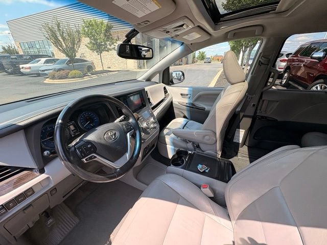 Used 2015 Toyota Sienna XLE Premium FWD image 10