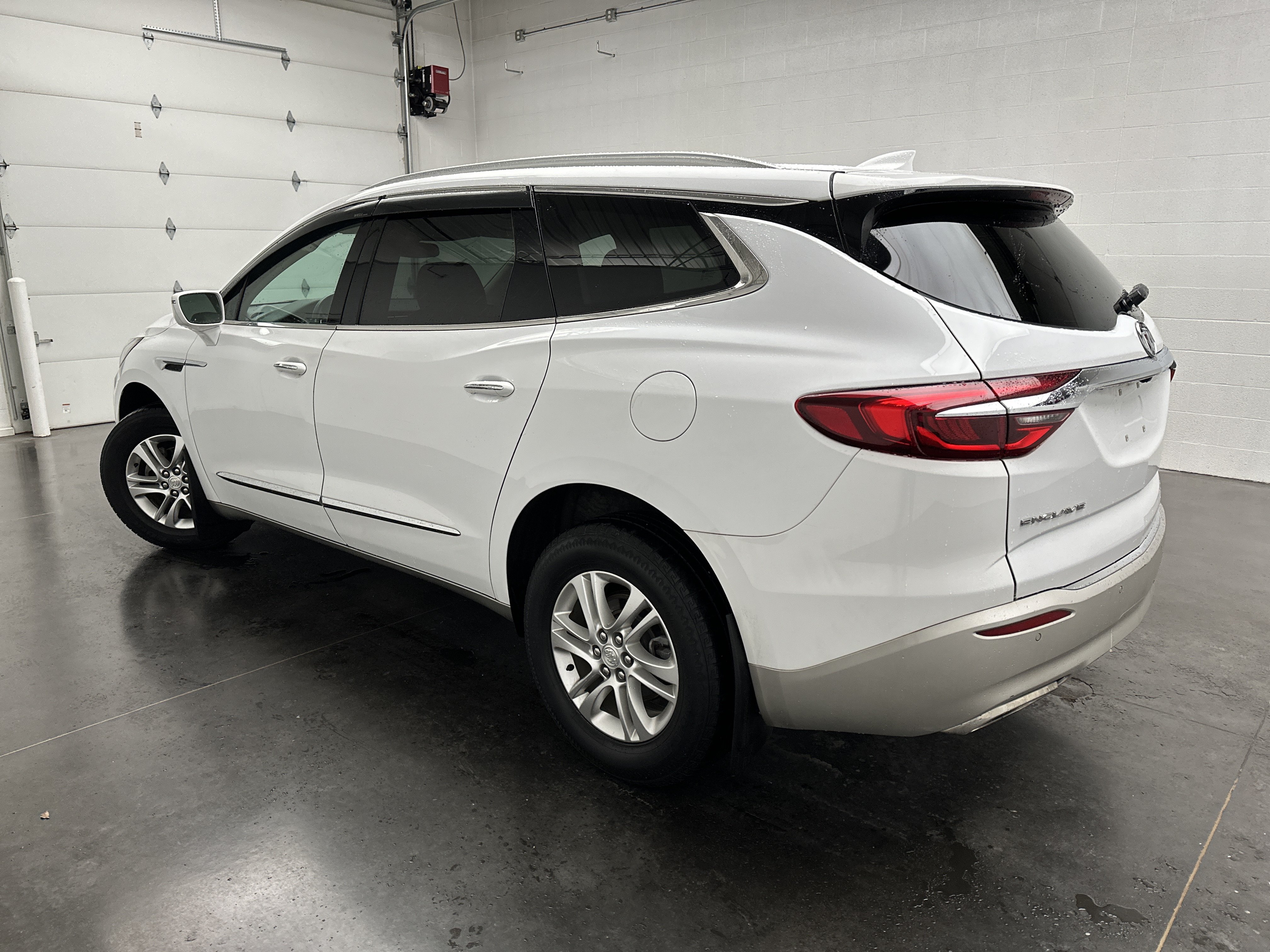 Used 2020 Buick Enclave Essence w/ Sound and Sites Package FWD image 7