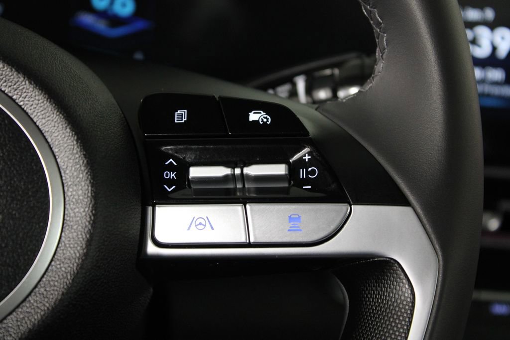 Used 2025 Hyundai Elantra SEL image 27