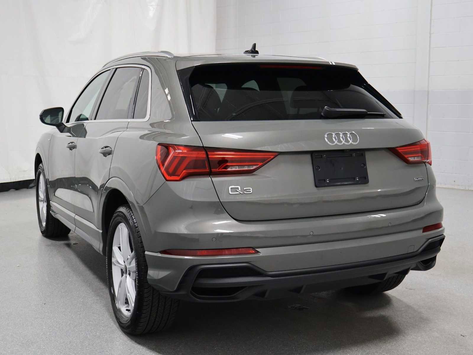 Used 2023 Audi Q3 2.0T Premium Plus w/ Premium Plus Package AWD/4WD image 3