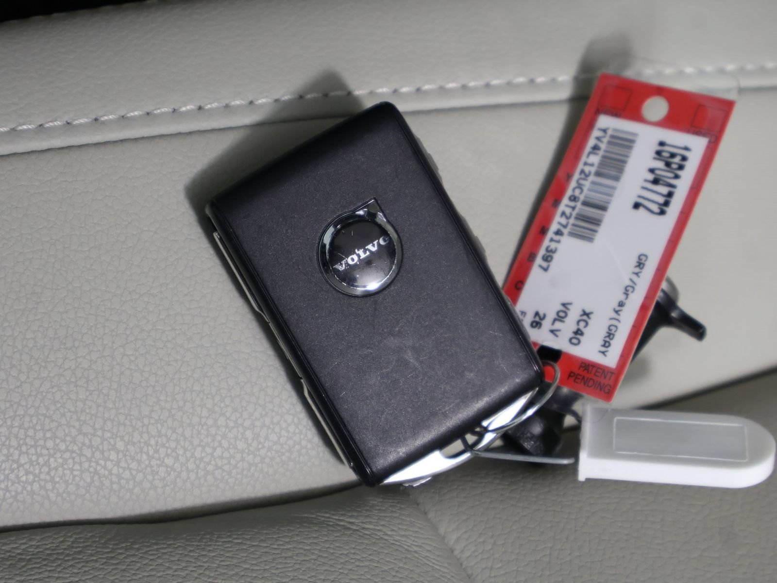 Certified 2026 Volvo XC40 B5 Plus AWD/4WD image 33