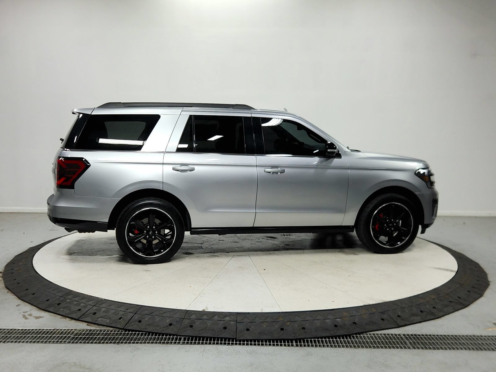 Used 2024 Ford Expedition Limited RWD image 9