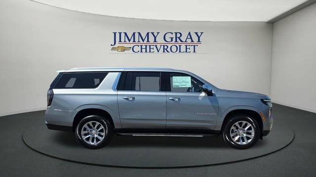 New 2026 Chevrolet Suburban Premier image 6
