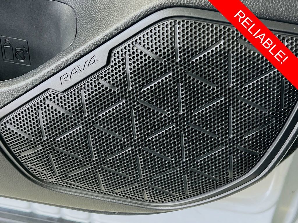 Used 2021 Toyota RAV4 XLE Premium image 18