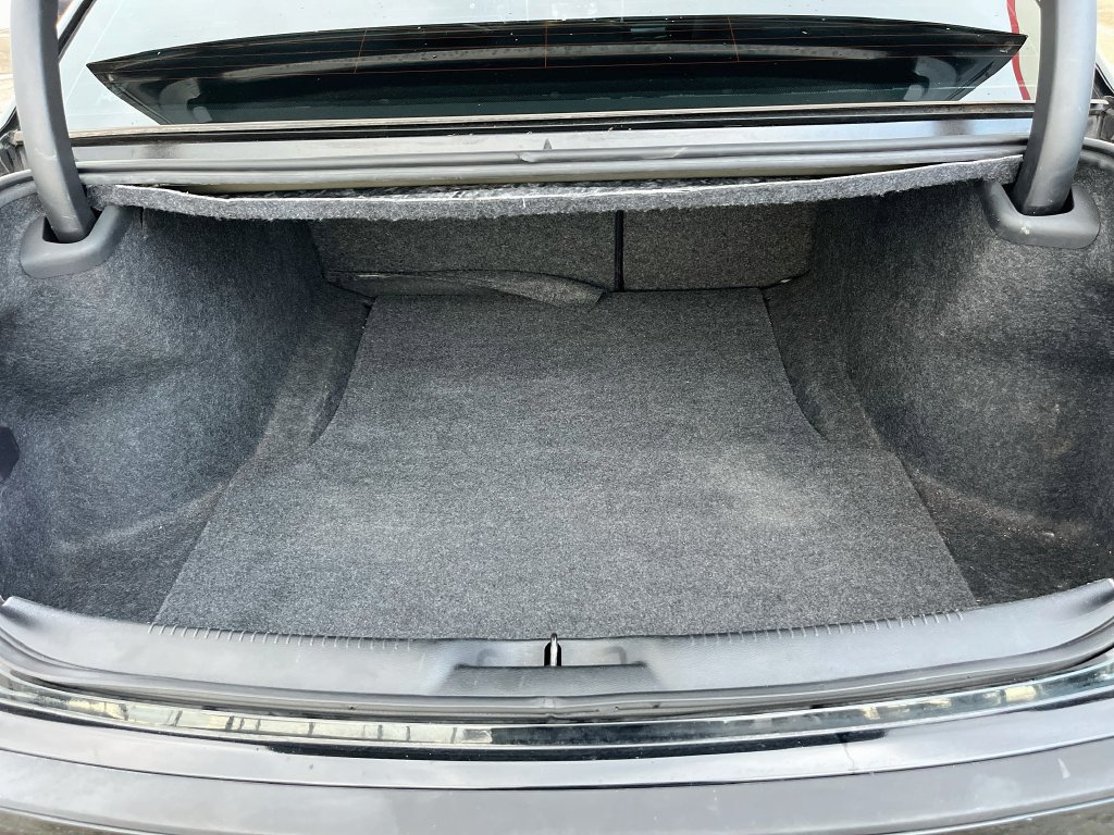 Used 2019 Chrysler 300 Limited RWD image 25
