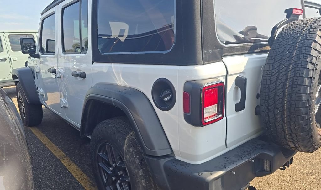 Used 2024 Jeep Wrangler Unlimited Sport AWD/4WD image 4