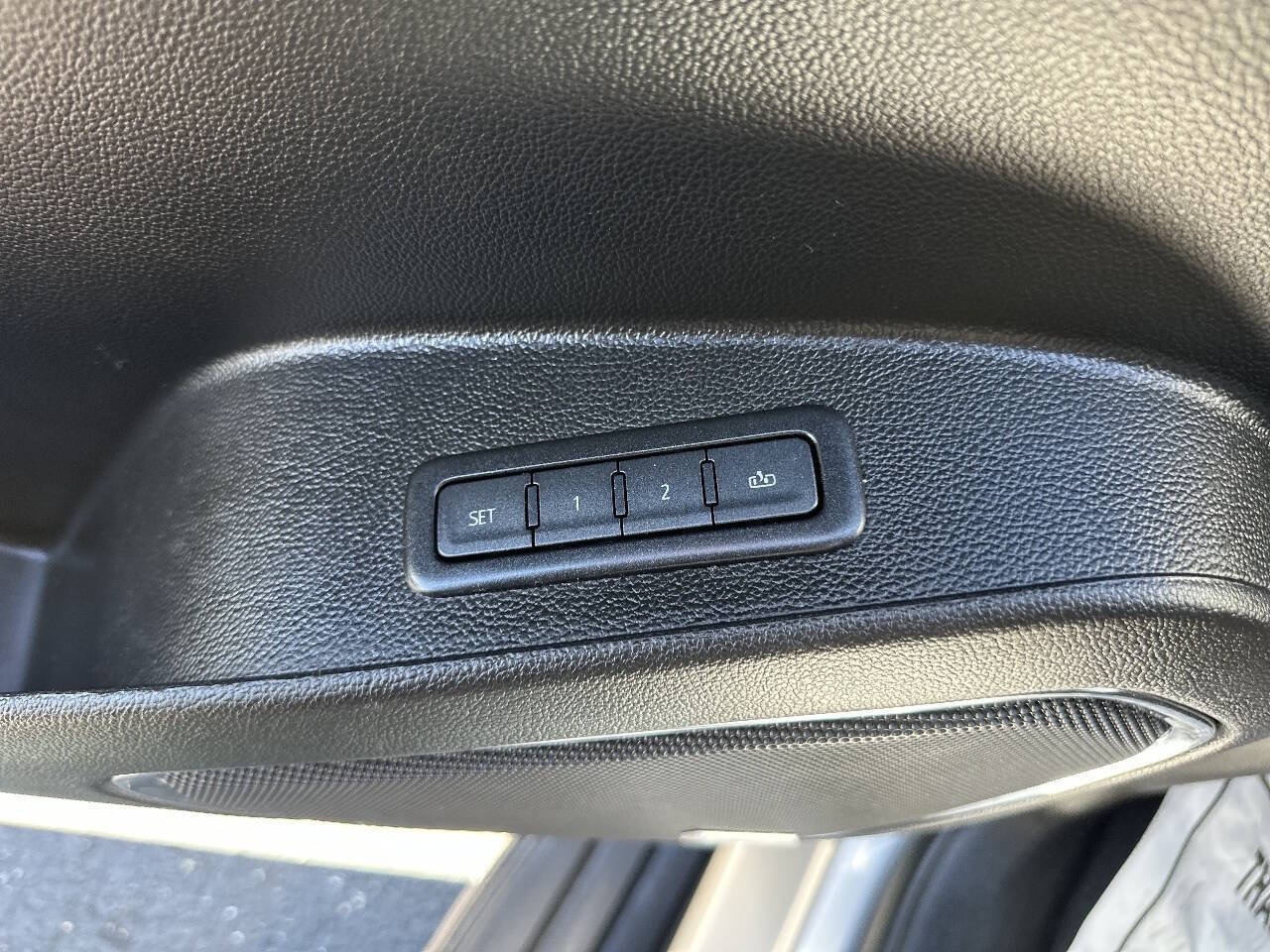 Used 2019 GMC Yukon XL Denali RWD image 12