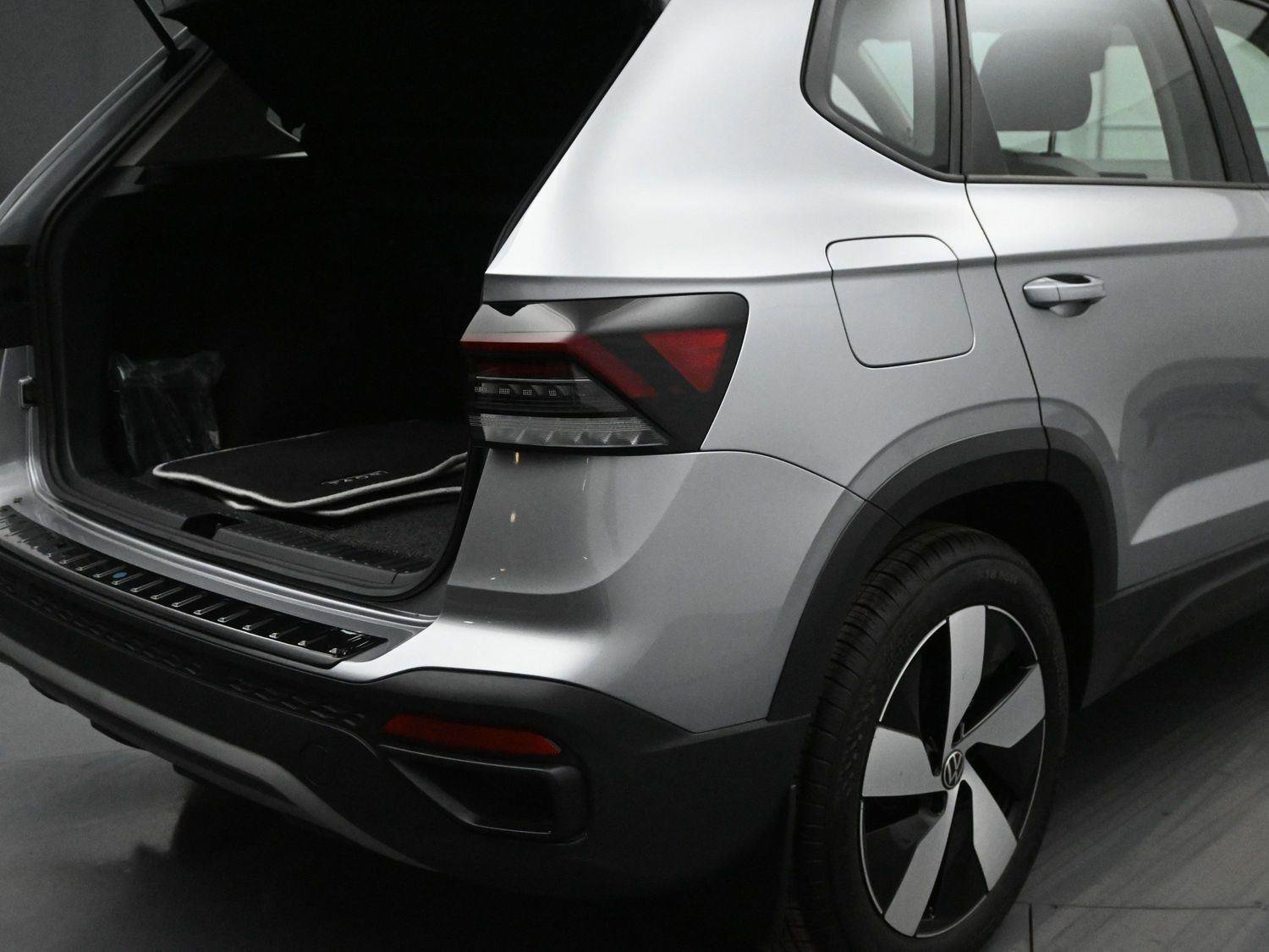 Certified 2025 Volkswagen Taos S w/ Taos Adventure Package (SXB) AWD/4WD image 10