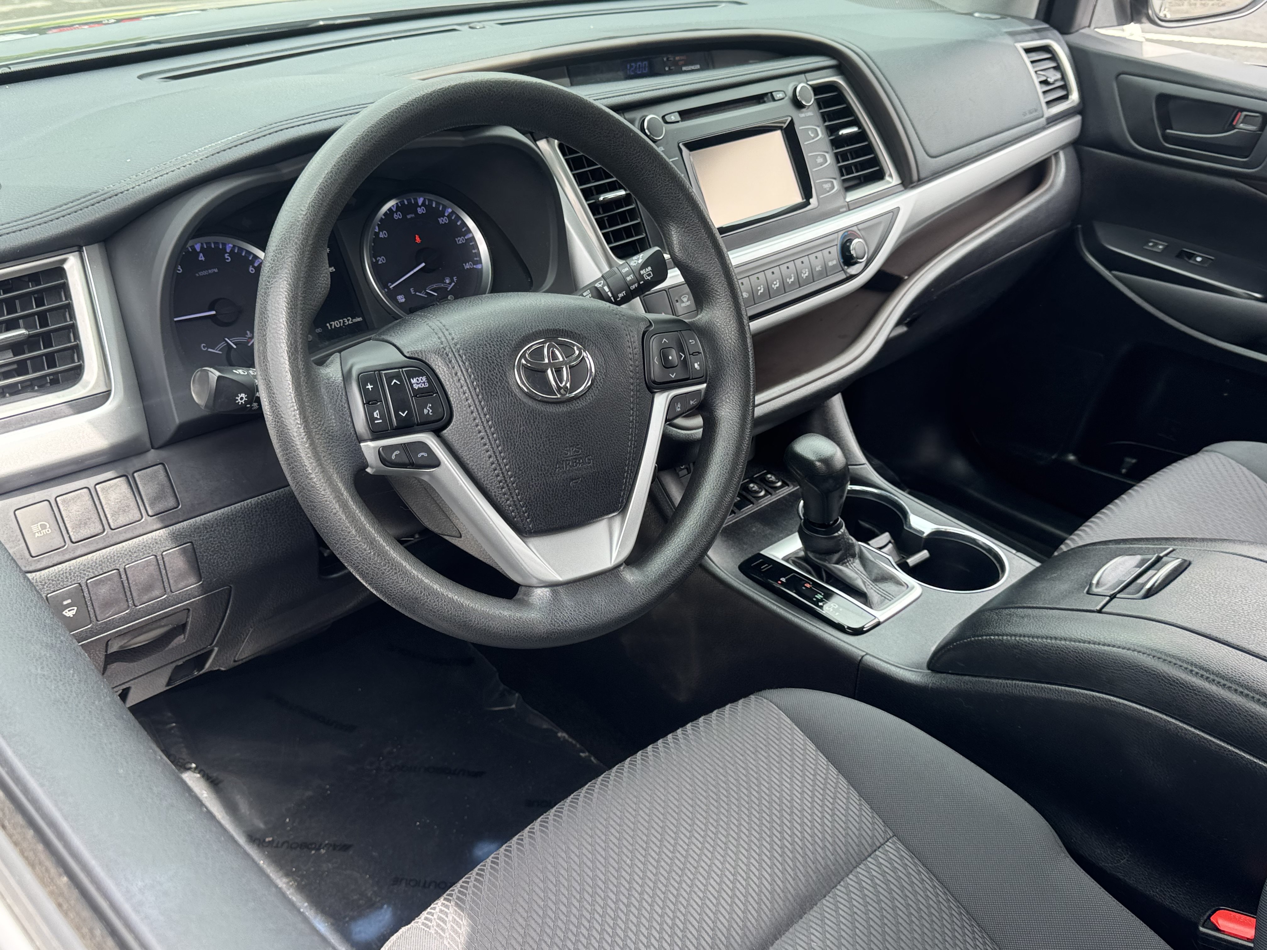 Used 2018 Toyota Highlander LE FWD image 8