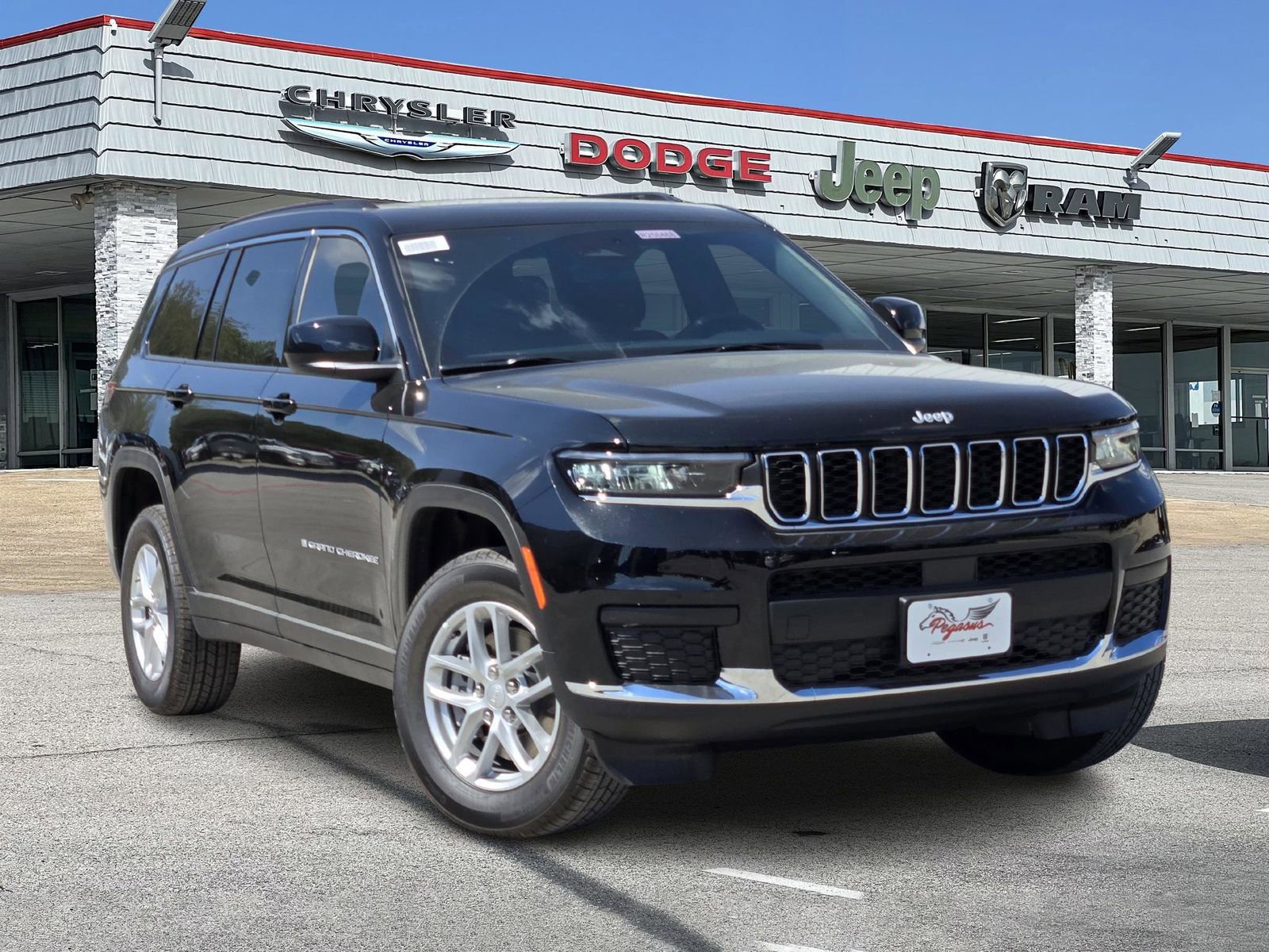 New 2025 Jeep Grand Cherokee L Laredo image 1