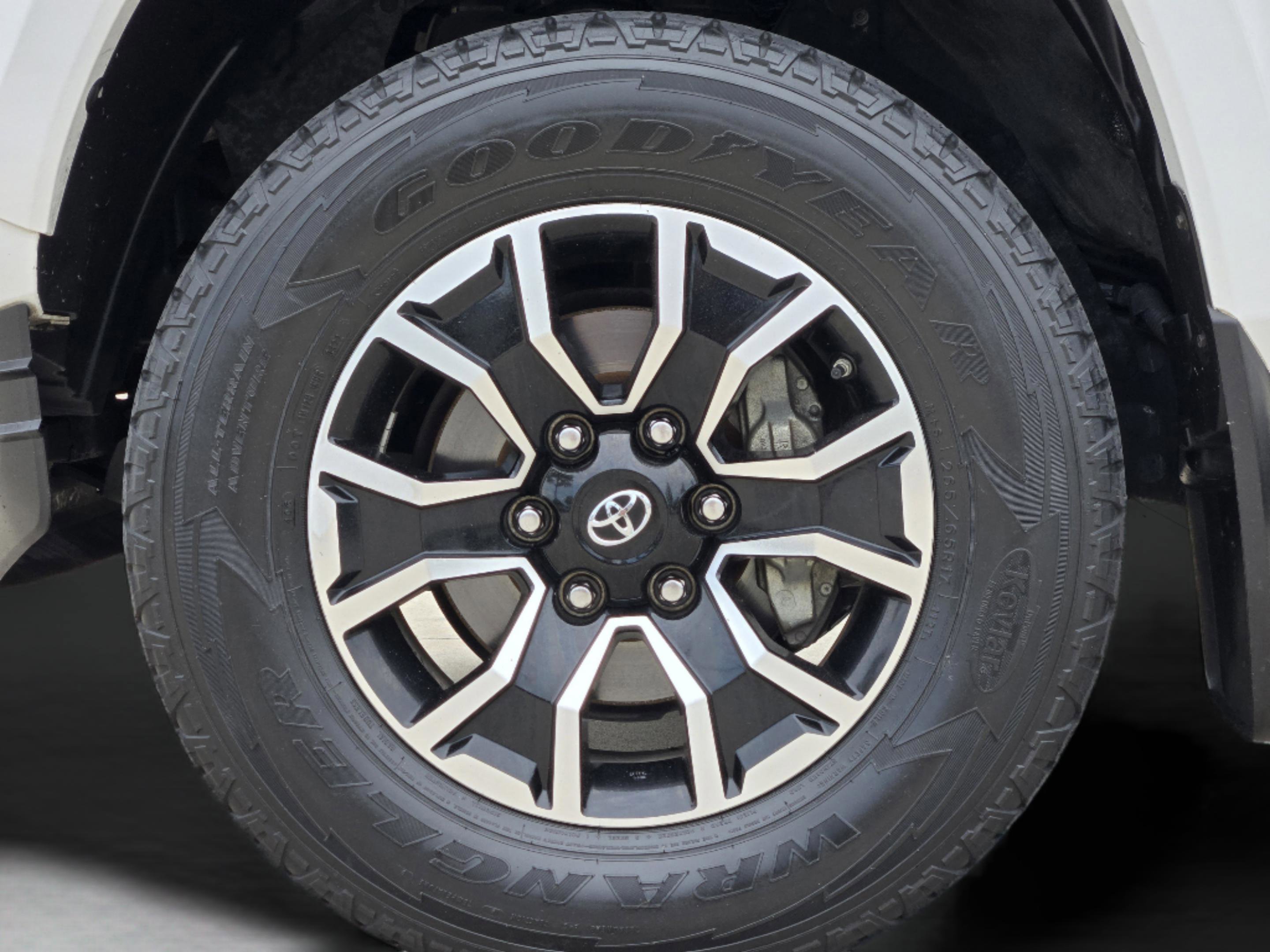 Used 2021 Toyota Tacoma TRD Sport w/ Technology Package AWD/4WD image 37