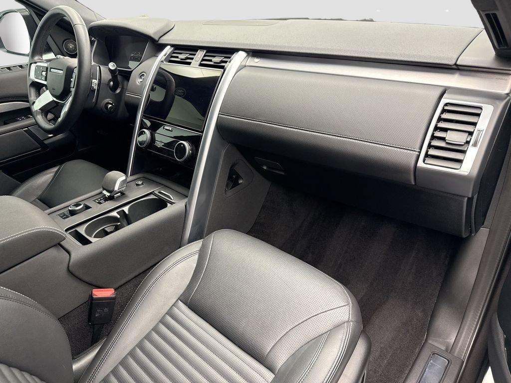 Used 2024 Land Rover Discovery Dynamic SE AWD/4WD image 16