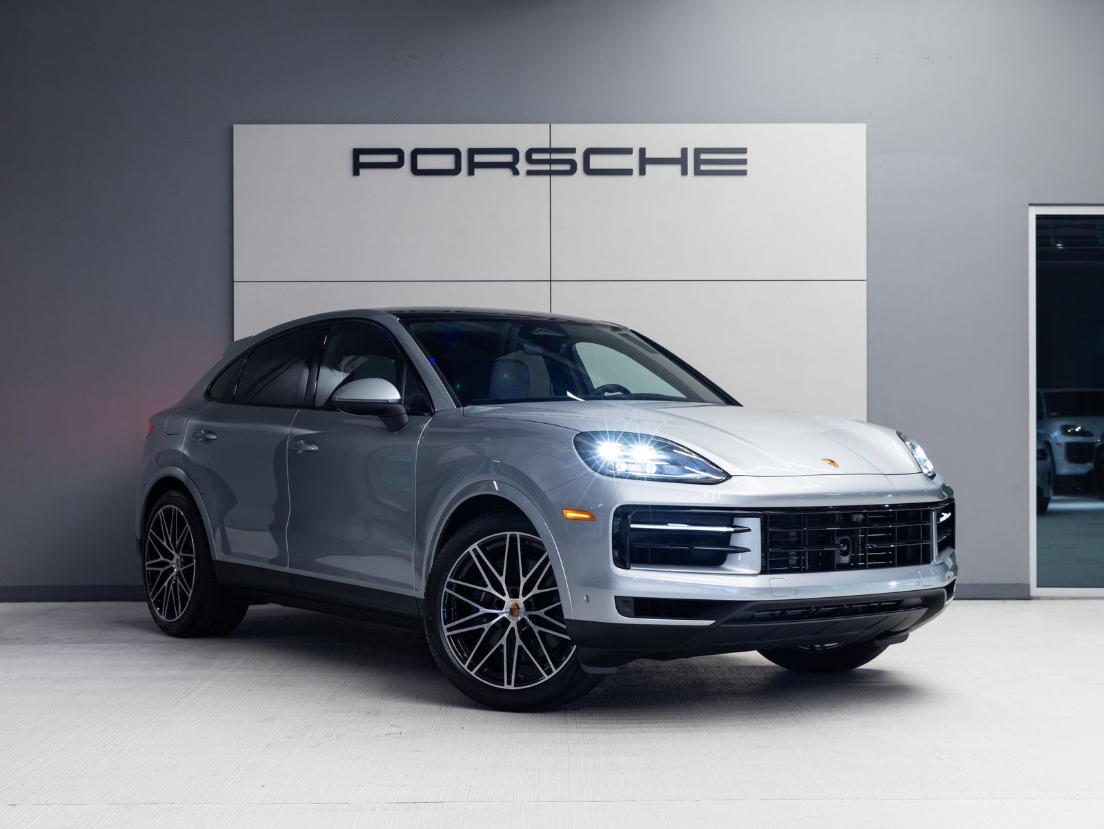 New 2026 Porsche Cayenne Coupe AWD/4WD image 9