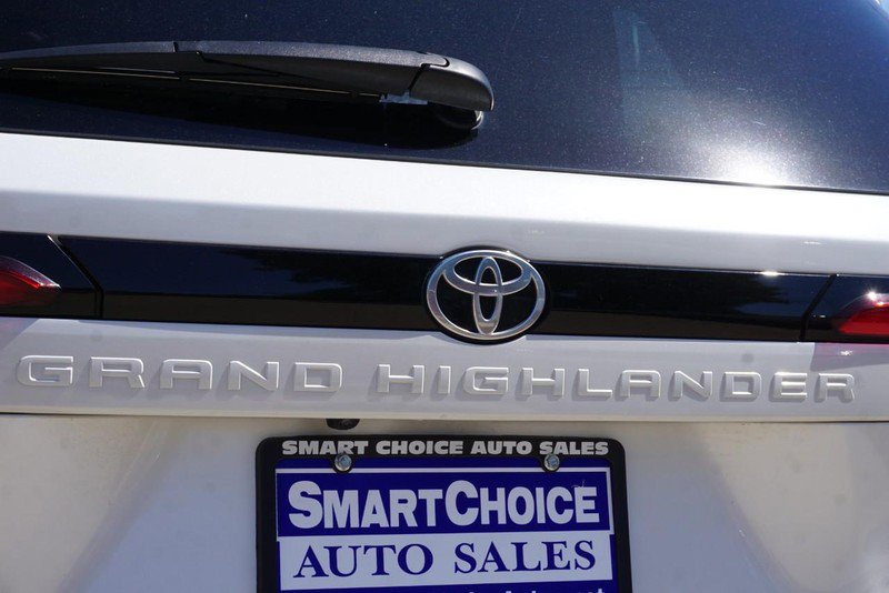 Used 2025 Toyota Grand Highlander FWD image 18