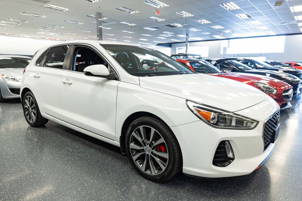 Used 2018 Hyundai Elantra GT FWD image 4