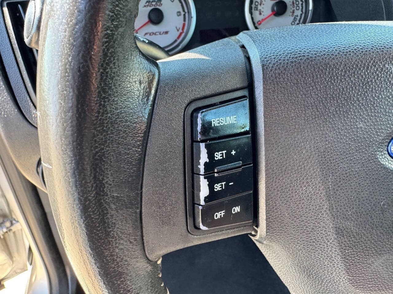 Used 2010 Ford Focus SE FWD image 13