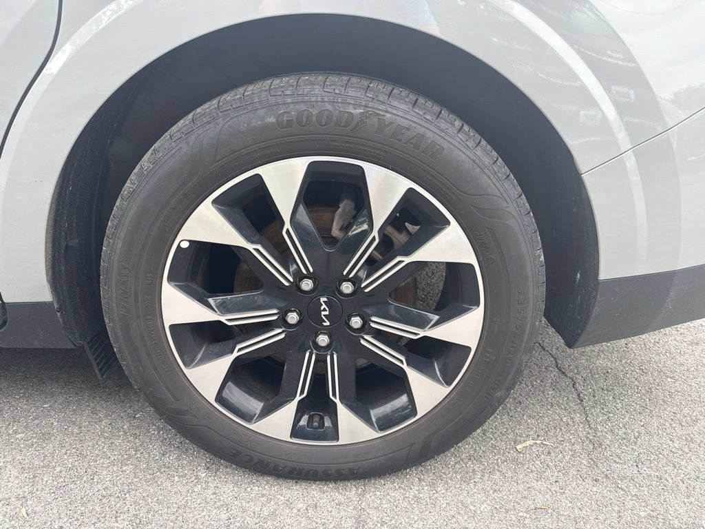 Certified 2024 Kia Carnival EX FWD image 9