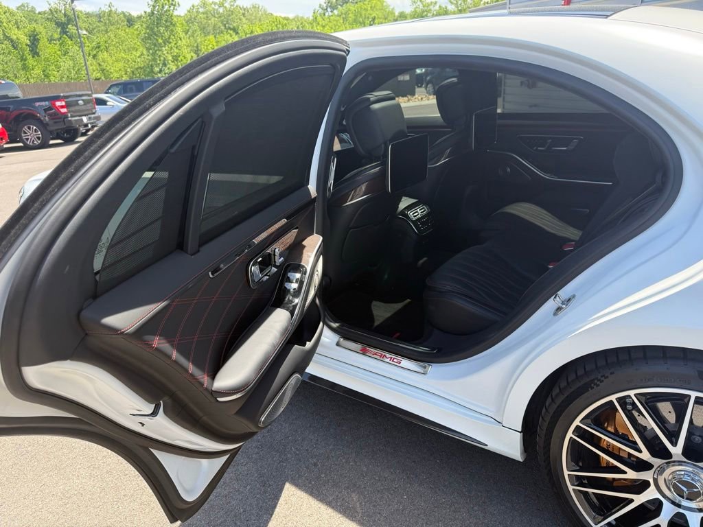 Used 2024 Mercedes-Benz S 63 AMG S w/ Carbon Fiber Exterior Package image 16
