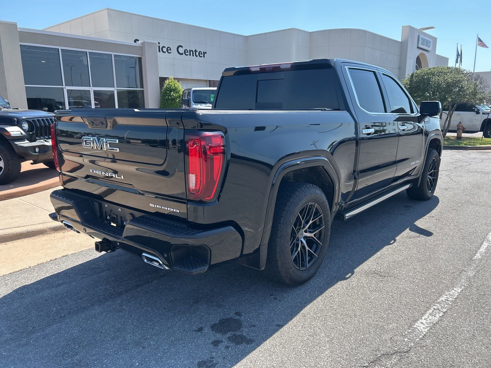 Used 2025 GMC Sierra 1500 Denali Ultimate AWD/4WD image 3